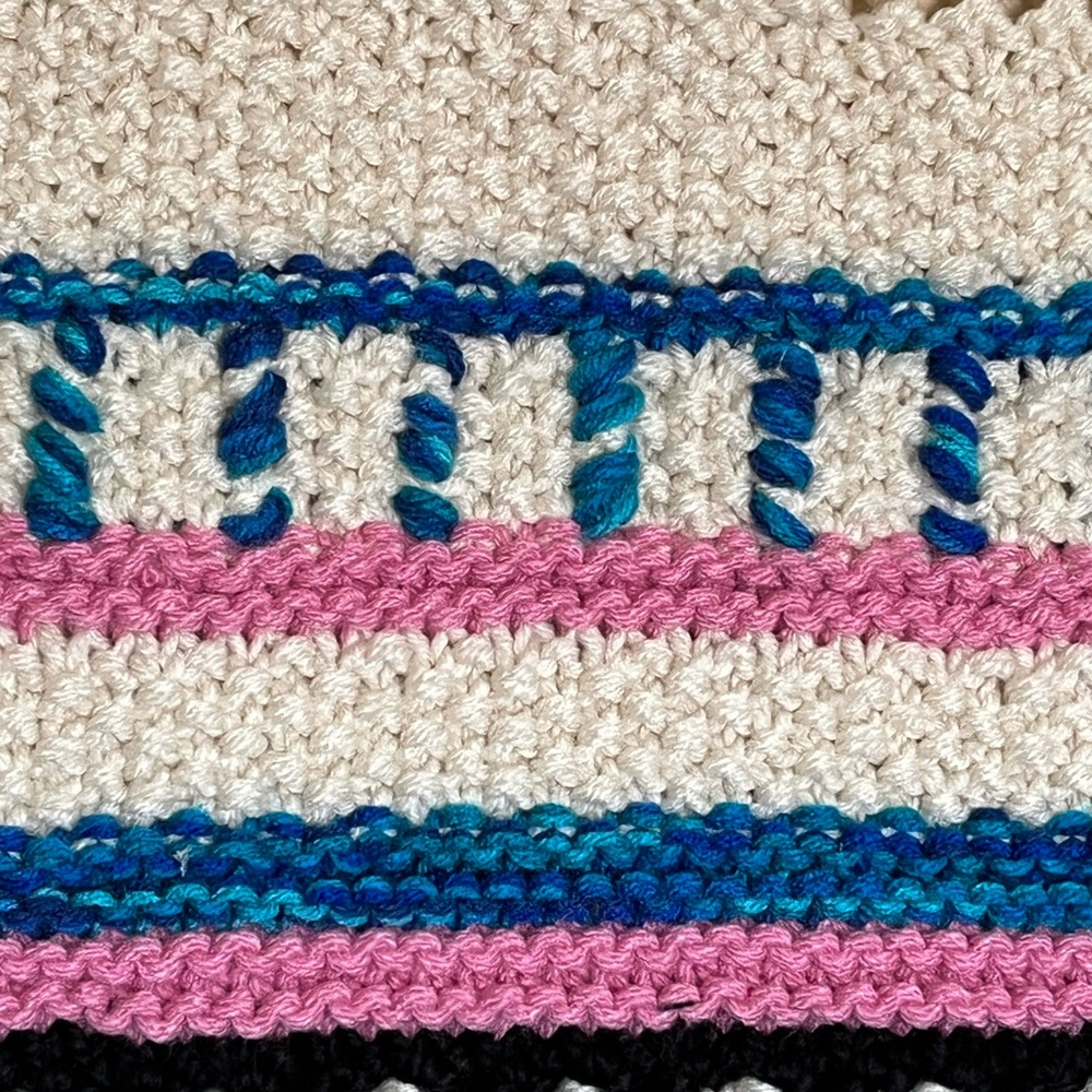Knitted wall hanging. - Picture 2 of 4